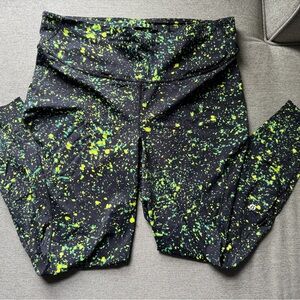 Lululemon Women’s size 18 Black and Green Splatter Leggings